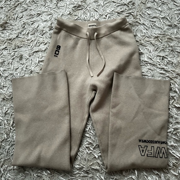 Sarahs Day x White Fox sweats - Picture 1 of 1